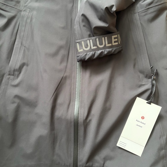 lululemon Rain Rebel Jacket Black 6 NWT - Picture 5 of 14